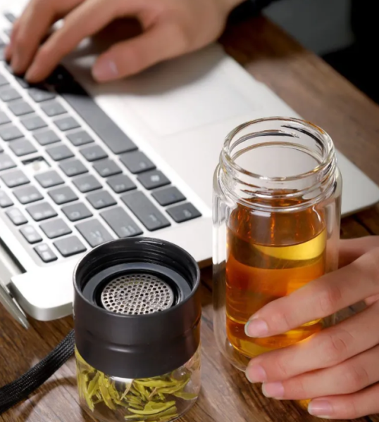 Бутылка Easy pot из боросиликатного стекла с инфьюзером